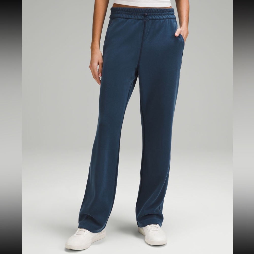 Lululemon Softstreme High-Rise Pant Regular Fit Size 10 Short Navy